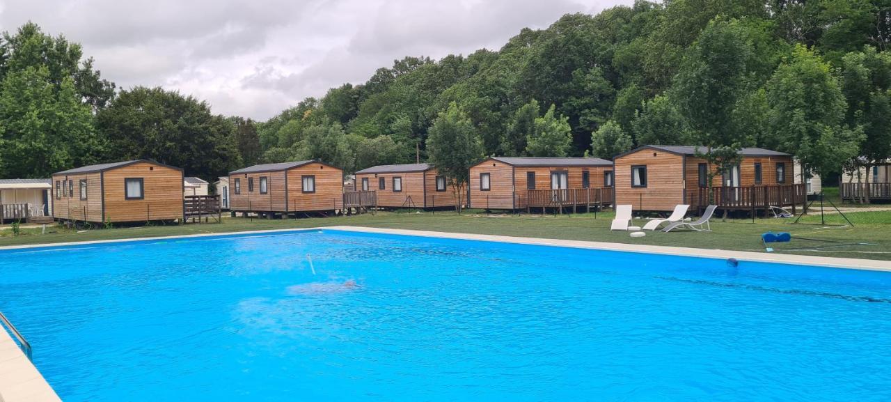 Camping Le Pre Cathare Lavelanet Exterior photo